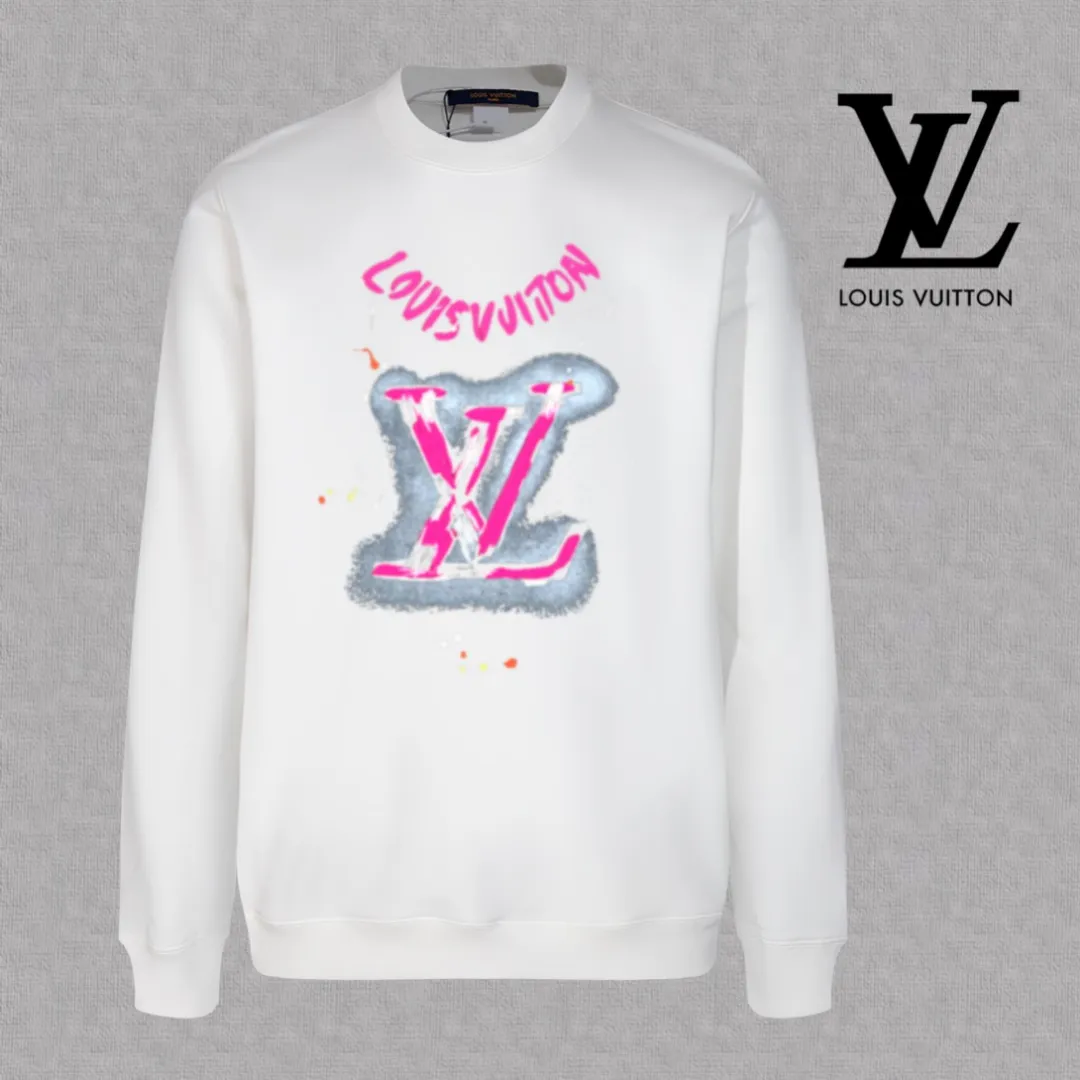 🅿️250 hot style on the shelves🔥❗ 💫〖Louis Vuitton LV〗 Fashionable round neck sweatshirt, casually matched with various styles, it is perfectly handsome😎The whole dress is made of double waistcoats, which makes the whole dress more three-dimensional. Not ordinary factories can do such fine work. The 2025 spring style counters are on sale, exquisite round neck terry sweatshirt, high-end double-strand pure cotton Customized drawstring ribs are dyed in the same vat and are complete with three standards. The chest craftsmanship adopts a simple and elegant pattern on the chest, which is easy to control for any age group! Fit and comfortable! Customized thickened 440g terry sweatshirt fabric, soft and comfortable to the touch, with a three-dimensional shape! 🙌🏻 It’s also very breathable, so it’s a versatile style that can be worn with any outfit! ✔Color: Black White Apricot Size: S M L XL 2XL